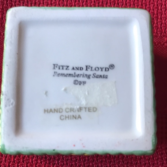 "Remembering Santa" Lidded Box (1.75") - Picture 12 of 14